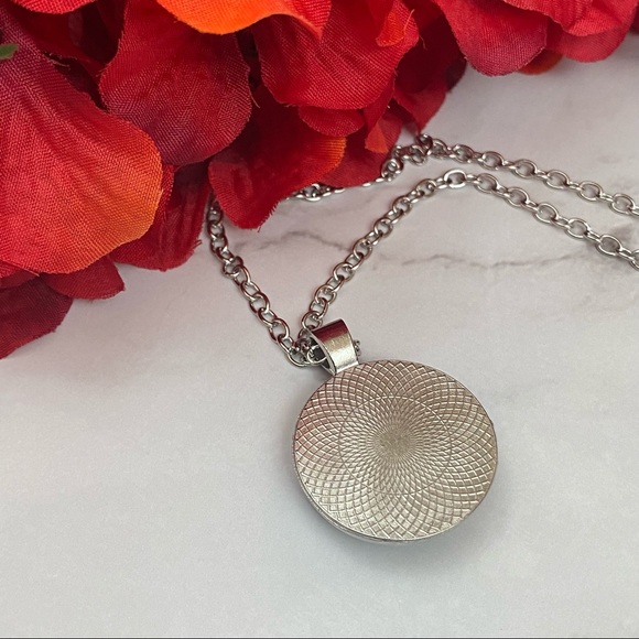 Harry Potter Hogwarts House Crest Pendant - Picture 9 of 11